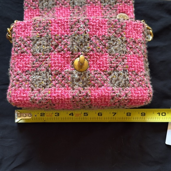 Chanel 22K pink beige tweed flap handbag with AGED hardware - Picture 4 of 13